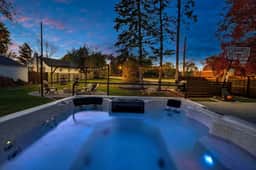 ~CBS Featured~ HUGE HOT TUB|CINEMA|Firepit