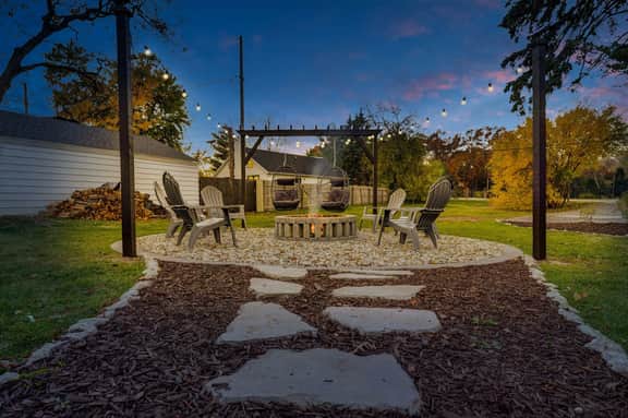 ~CBS Featured~ HUGE HOT TUB|CINEMA|Firepit